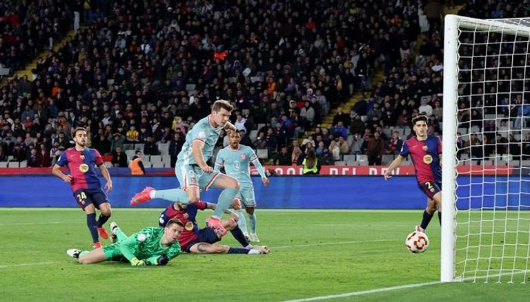 تعرف علي تشكيلة برشلونة المتوقعة أمام أتلتيكو مدريد .. مفاجأة ليفاندوفسكي